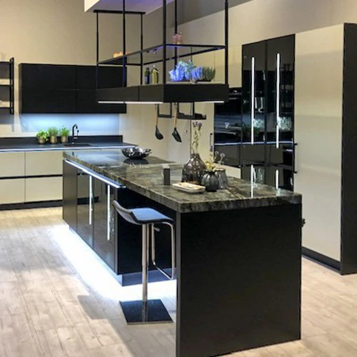 Cuisine équipée avec électroménager intégré Hamon Agencement
