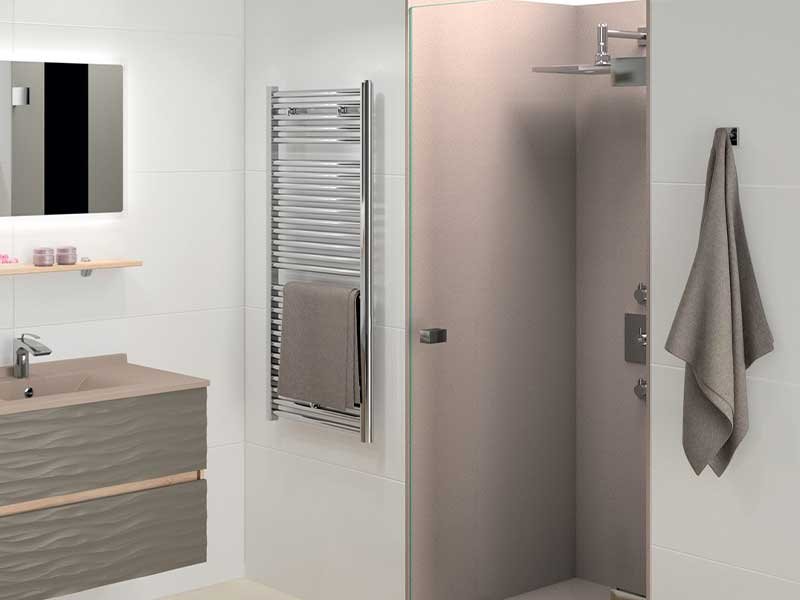 salle de bain avec cabine de douche rose